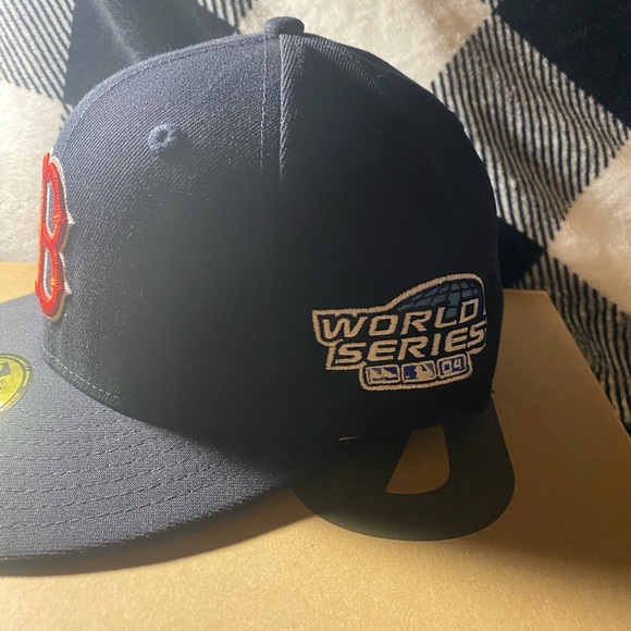 Men's Boston Red Sox New Era Navy Side Patch 2004 World Series 59FIFTY Fitted - Picture 2 of 3